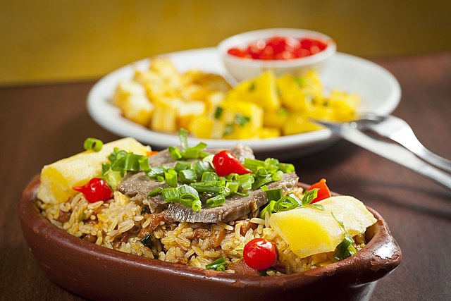 Prato típico da comida brasileira no Chiado